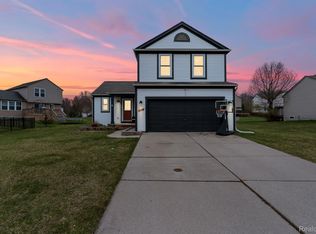 6480 Crestview Dr, Holly, MI