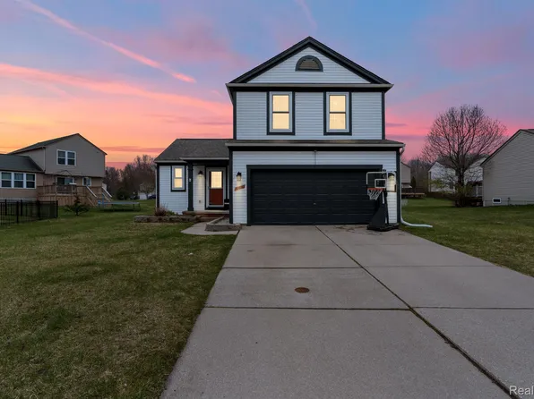 6480 Crestview Dr, Holly, MI 48442