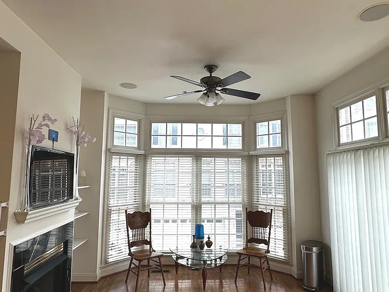 1607 Seneca Ave — Photo 11