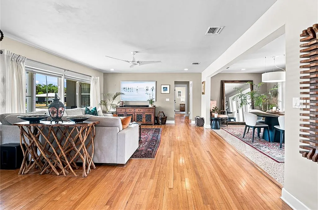3 bed, 2.5 bath, 1964 sqft, $5,500 — Photo 3