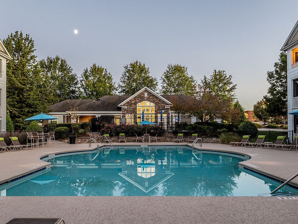 Resort Inspired Pool and Amenities
