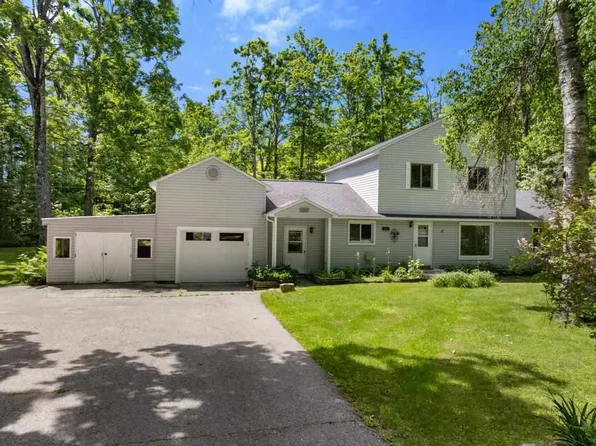 383 Heacock Rd, Harbor Springs, MI 49740