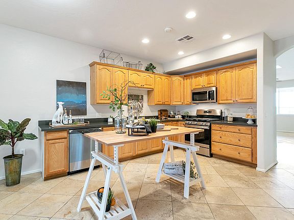5th image of 530 E Vogel Ave