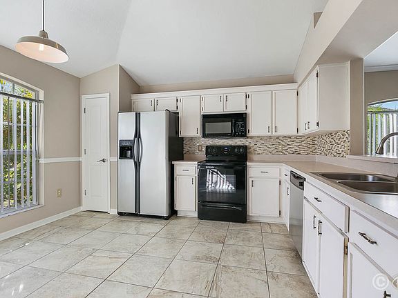 5th image of 11310 Stacey Lee Ct