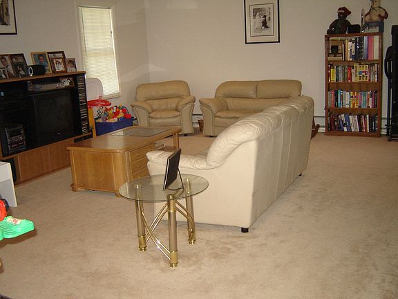 familyroom - left