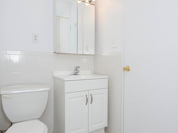 4th image of 132 E 45th St APT 8G