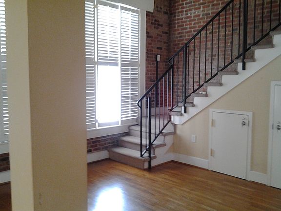 4th image of 210-212 E Main St #212-201