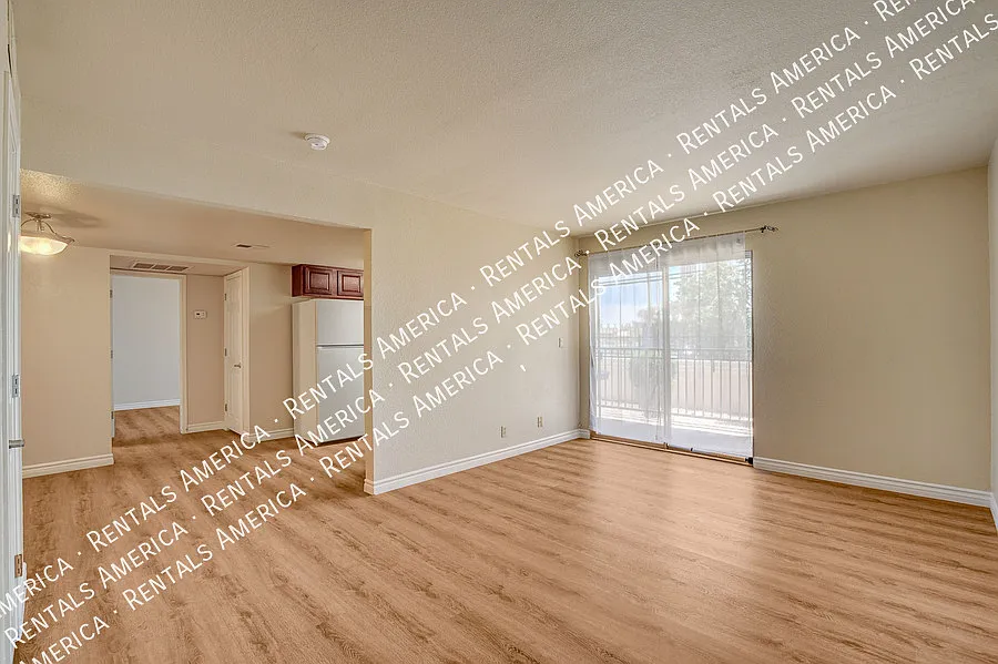Welcome Home! Cozy 1 Bed, 1 Bath Condo In Guard Gated Sw Community! — Photo 2