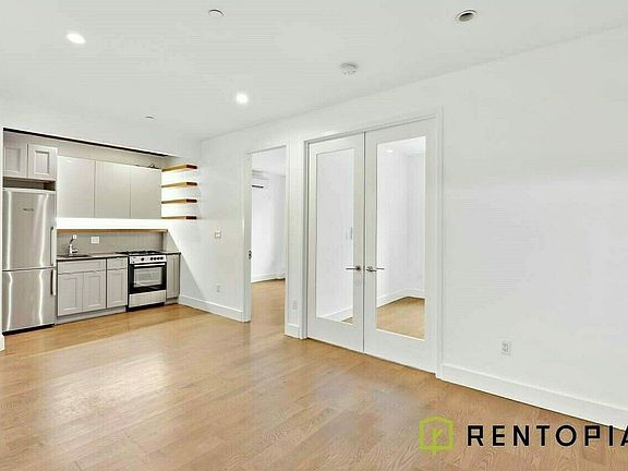 2nd image of 85 Montrose Ave #2T
