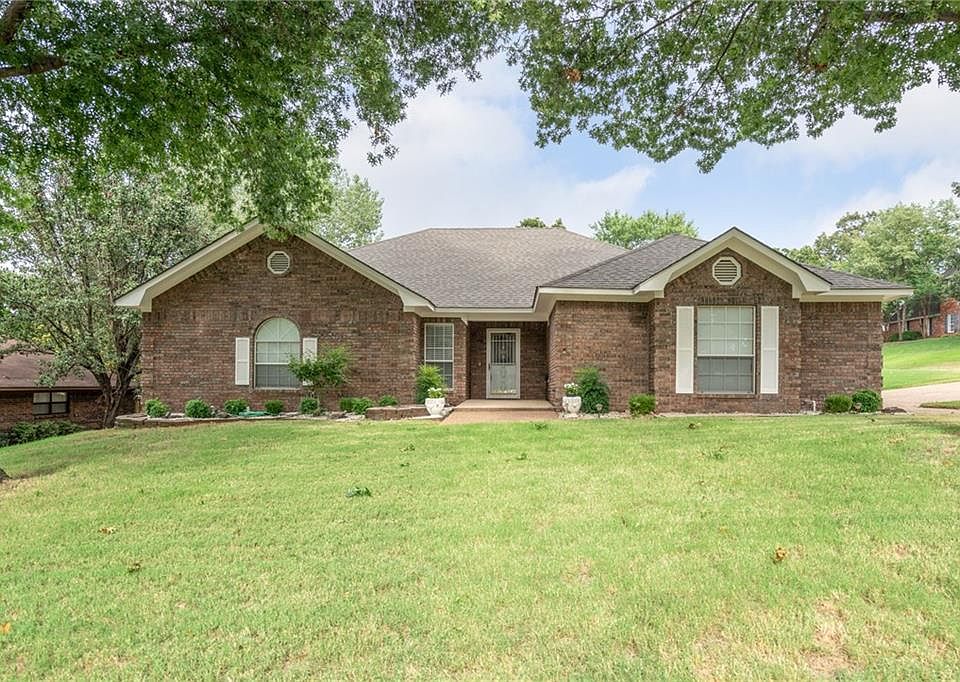 1st image of 1602 Somerset Way