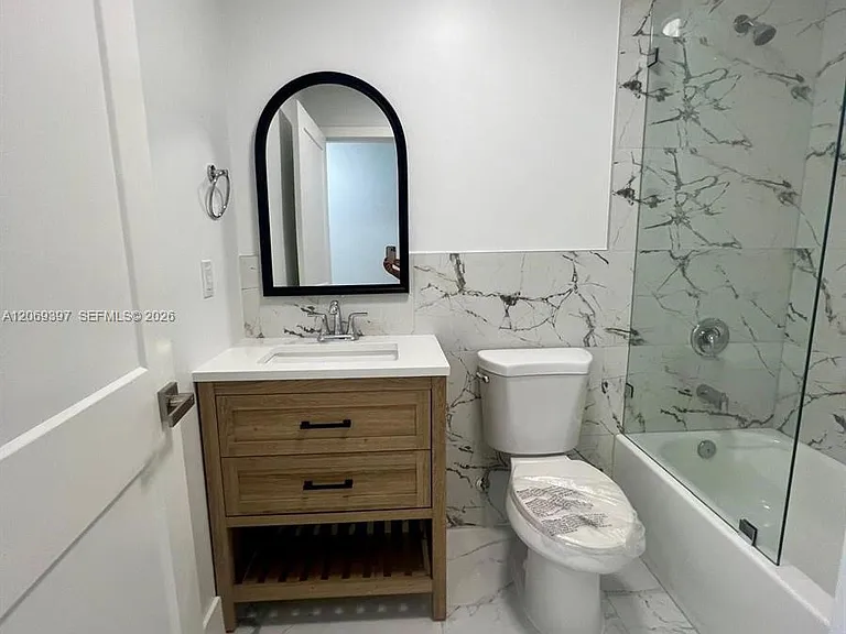 1860 NW 19th St #203 — Photo 14
