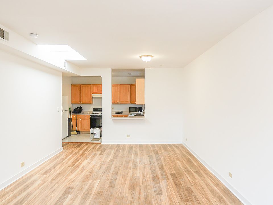 1st image of 3504 N Sheffield Ave APT 2