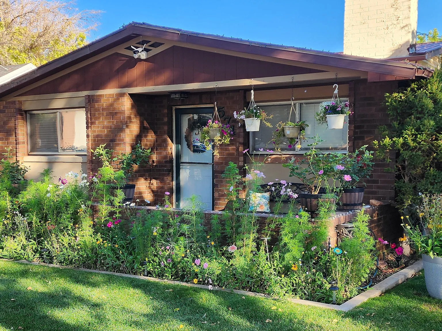 6 bed, 2300 sqft, $375 — Photo 2