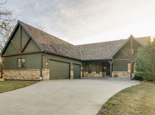 1734 Bobwhite Dr, Lawrence, KS 66047