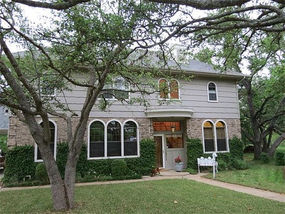 2nd image of 1821 Possum Trot St