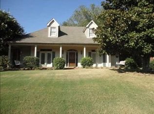 1614 Wood Farms Dr, Cordova, TN 38016
