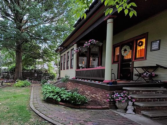 4th image of 719 Maple Avenue