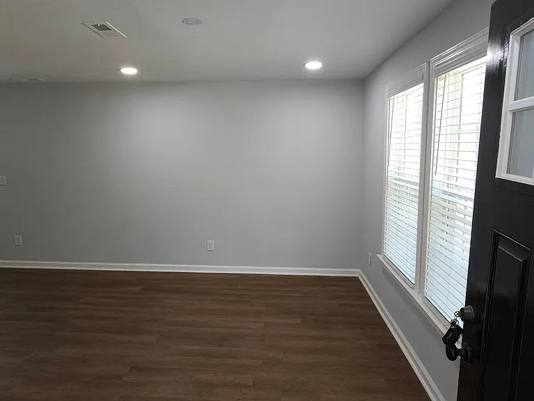 2810 Ashe St — Photo 5