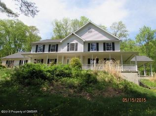 1301 Meeker Rd, Dallas, PA 18612