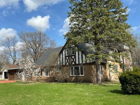 301 Riverside Dr, Charles City, IA 50616