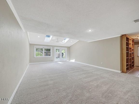 4th image of 1025 W 19th St APT 2A