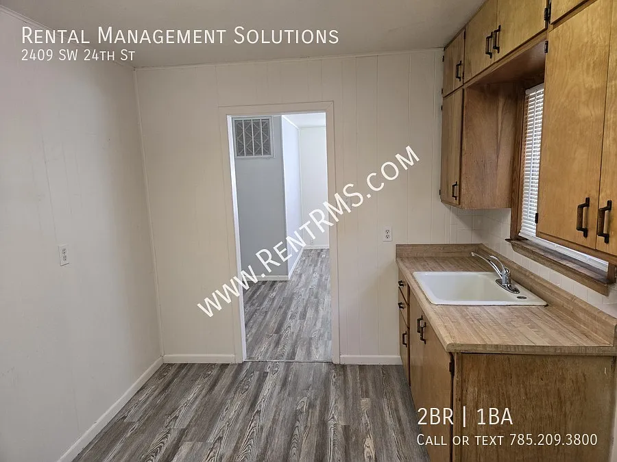 2409 Sw 24th St- 2 Bed/1 Bath — Photo 4