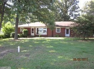 209 Forest Dr, Thomasville, NC 27360