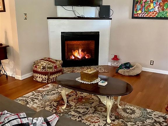 2nd image of 2524 Gladys Ave