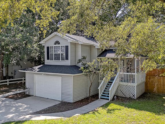3rd image of 8212 Continental Ct