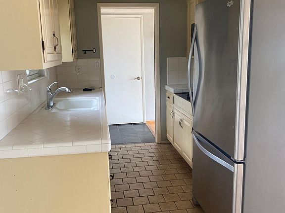 4th image of 4441 Beverly Dr