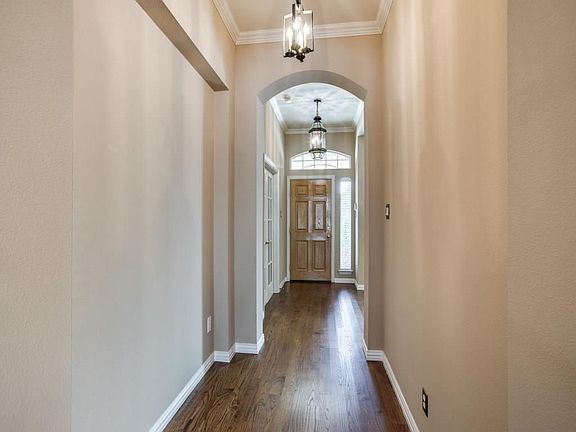 4th image of 621 Camilla Ln