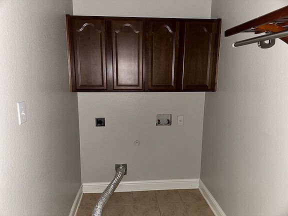 5th image of 840 Carolina Way