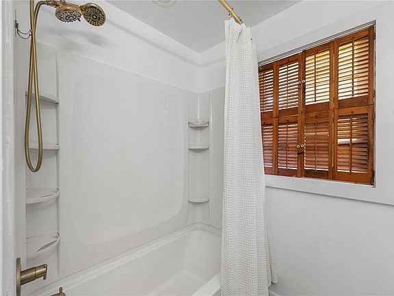 20th image of 809 BURLAND STREET