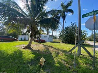 105 Cardinal Ct, Everglades City, FL 34139