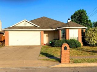 12200 Stillglen Trl, Burleson, TX 76028