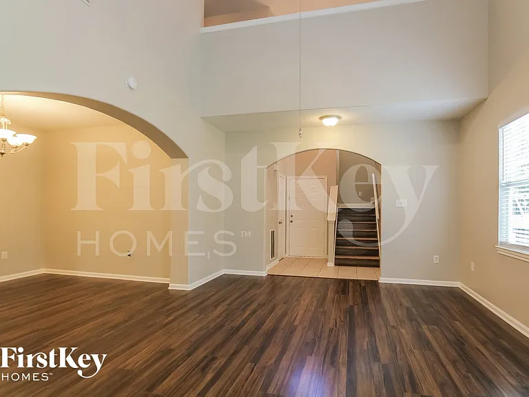 1013 Arbor Way — Photo 4