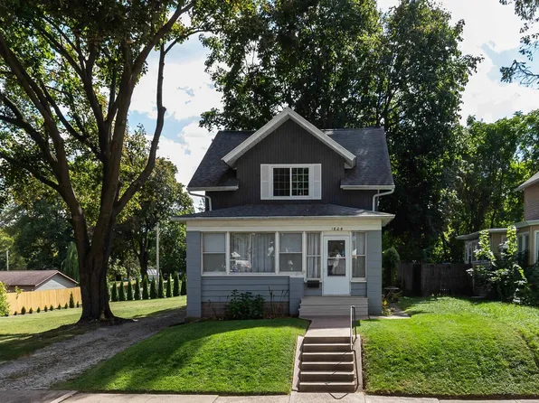 1824 25th Ave, Moline, IL 61265