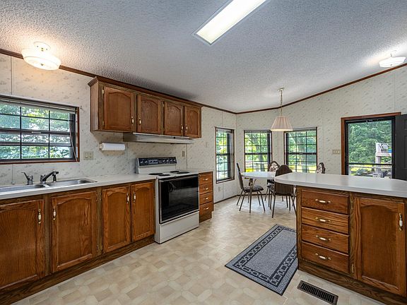 5th image of 1602 168th St