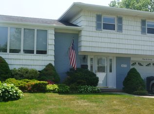 3670 Ivy Dr, Bethpage, NY 11714