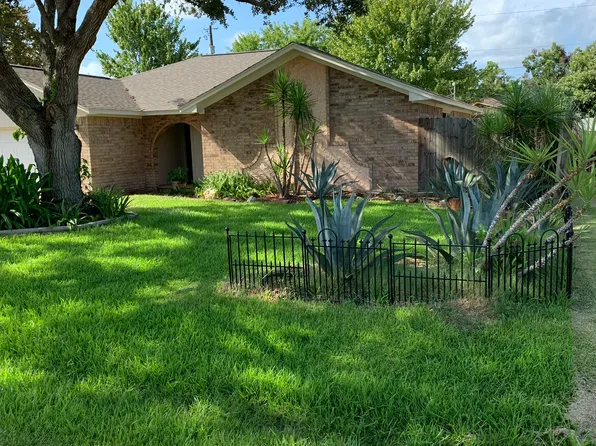 602 Tall Timber Dr, West Columbia, TX 77486