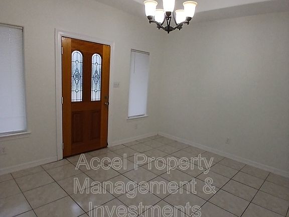 2nd image of 130 San Jacinto St