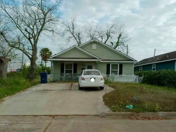 814 8th Ave N, Texas City, TX 77590