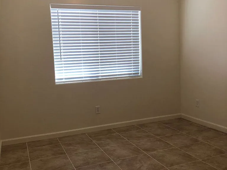 5880 N Robert Rd — Photo 9
