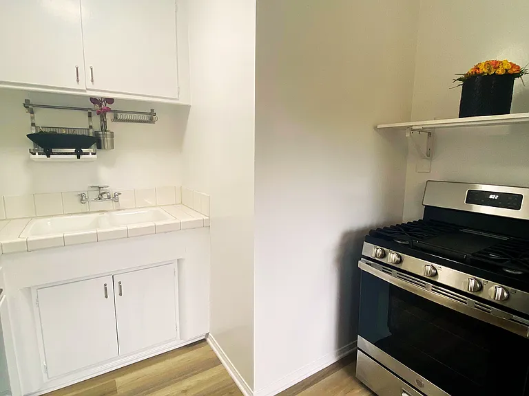1173 N Curson Ave #11 — Photo 11