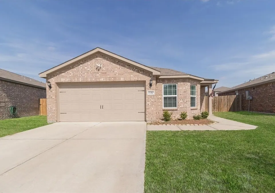 15310 Albert Oak Dr