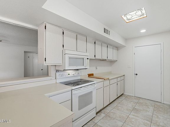 4th image of 26402 S LAKEMONT Drive