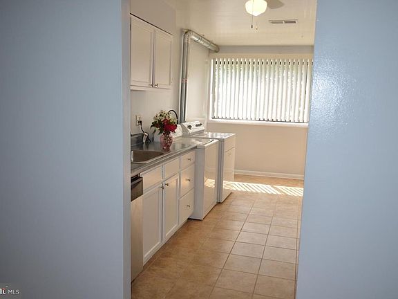 3rd image of 100 Royal Oak Dr APT D