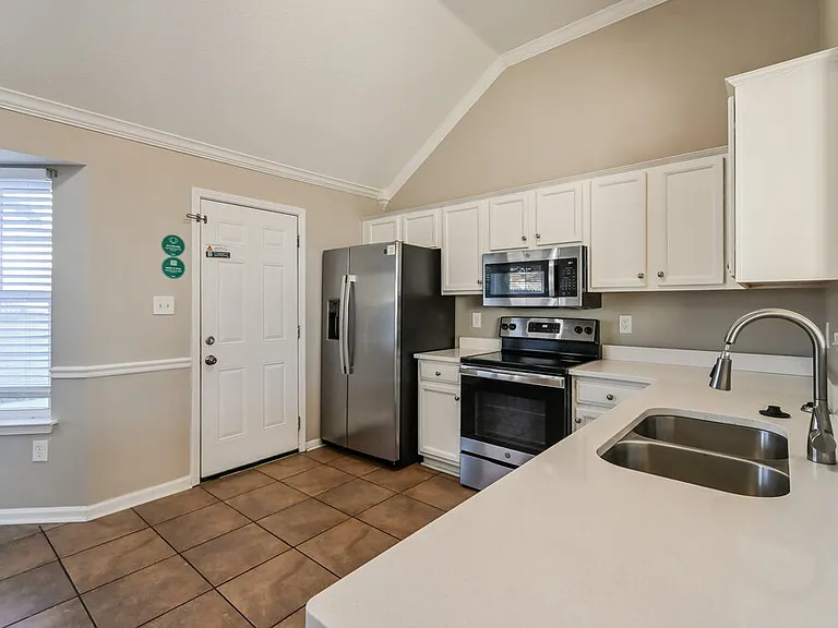 7140 Hunters Forest Dr — Photo 8