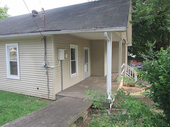 3rd image of 300 Jefferson St