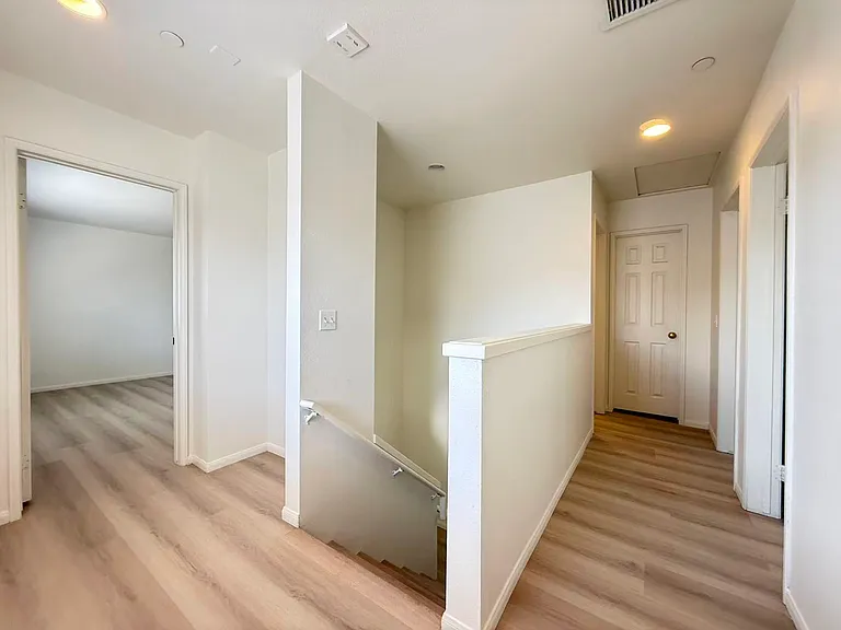 138 S Walnut Ave #B — Photo 2